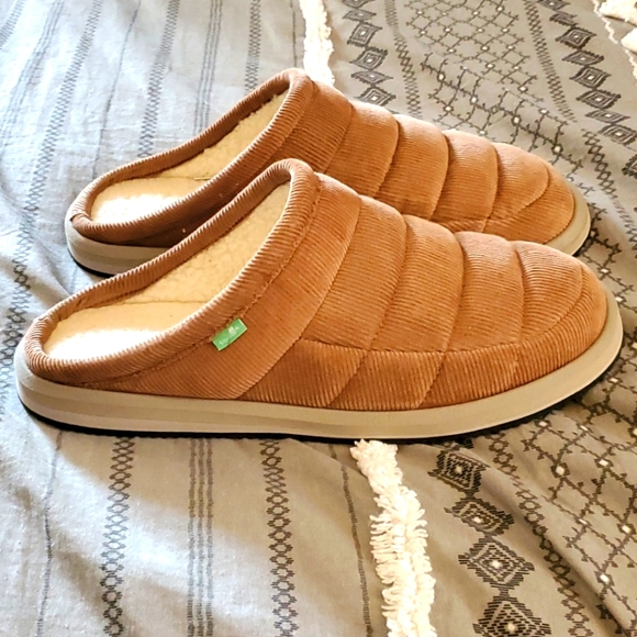 Sanuk | Shoes | Sanuk Puff N Chill Corduroy Slippers Size 3 | Poshmark
